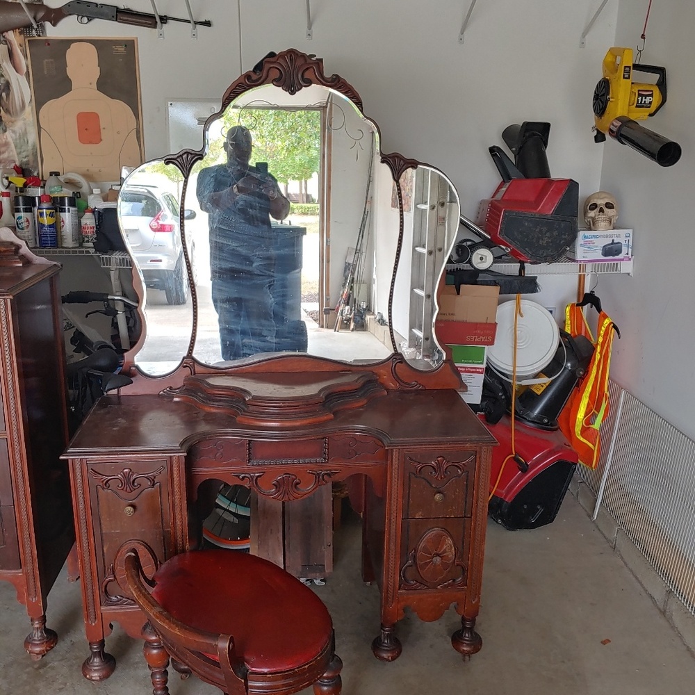 Bedroom Set - Picture 2 of 4